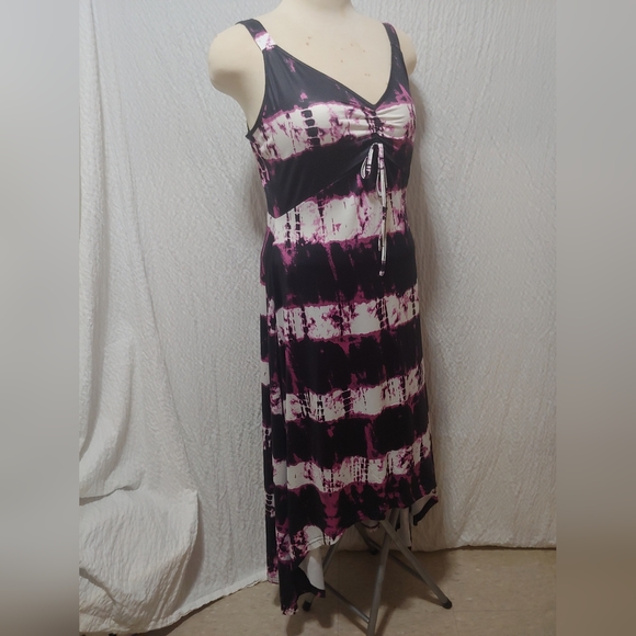 (unbranded) Dresses & Skirts - 🛍️3/$10🛍️ Black and Pink Tiered Asymmetrical Sundress L